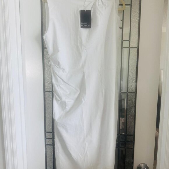 Pin-Up Fashion White Body-Conscious Dress (Size Large) - Picture 3 of 5